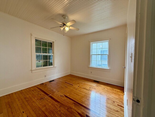 Building Photo - 707 Brisson Ave