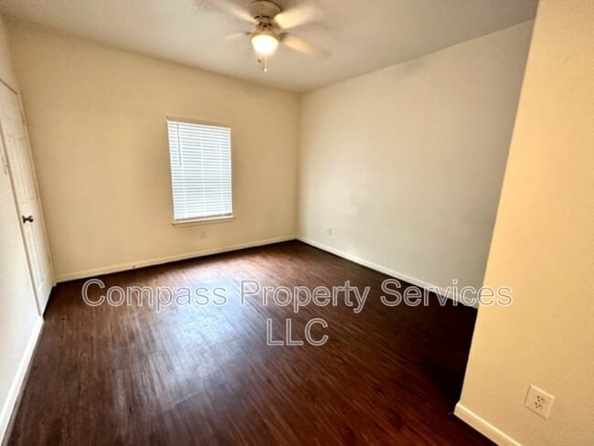 Building Photo - 629 S 5th St