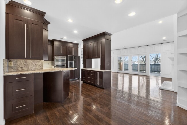 Building Photo - 155 N Hanley Rd