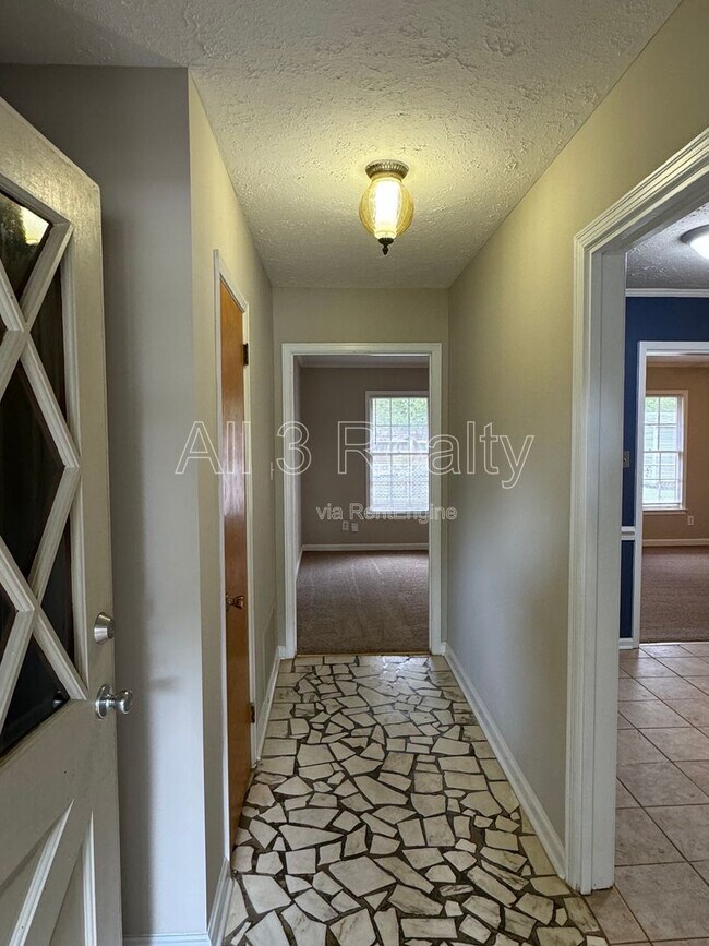 Building Photo - 761 Forestdale Dr