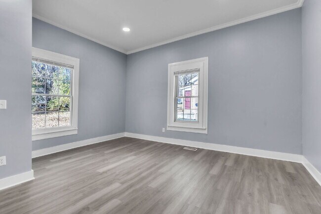 Building Photo - Cozy 2BR, 1BA Home with Spacious Yard