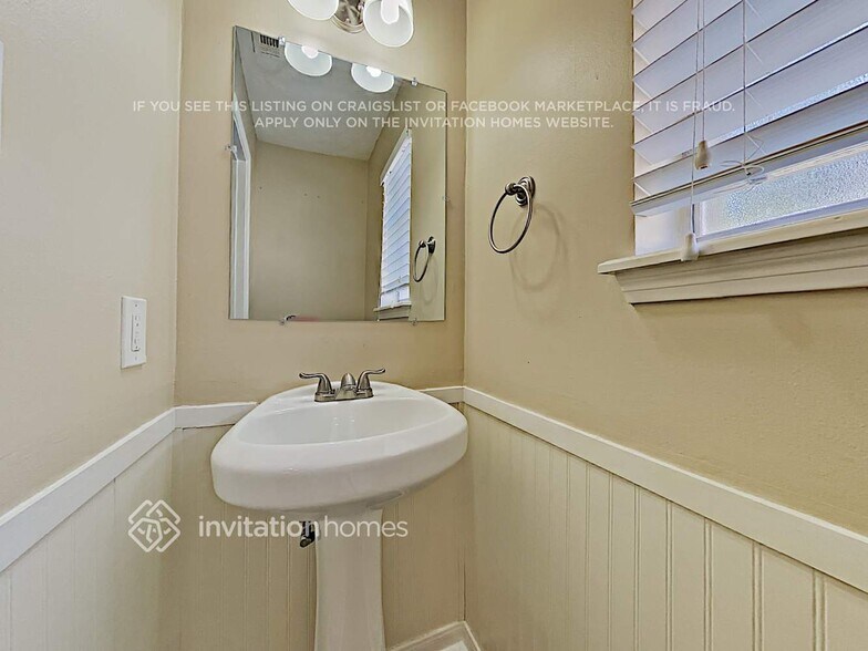 Building Photo - 15027 Pebble Bend Dr