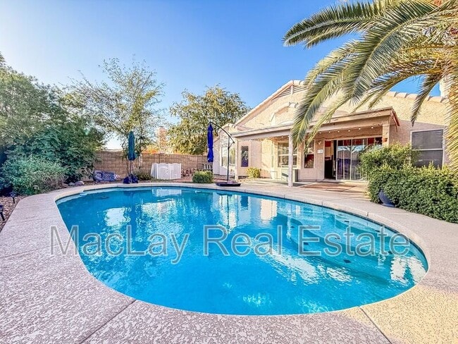 Building Photo - 5057 E Delta Ave