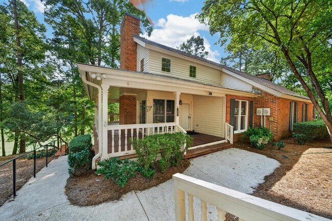 Building Photo - 1050 Cupp Ln