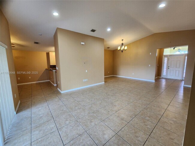 Building Photo - 1580 NE 35th Ave