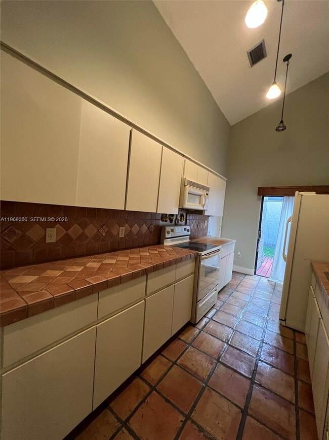 Building Photo - 7512 SW 95th Pl