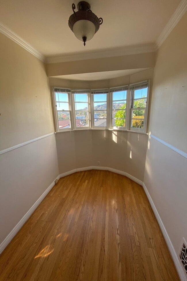 Building Photo - 4160 Holly Knoll Dr