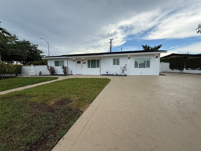 Building Photo - 5530 SW 96th Ave