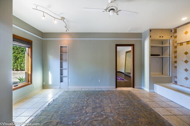 Building Photo - 11159 La Maida St