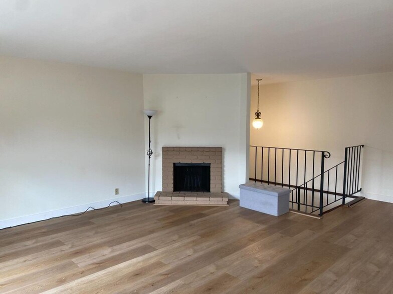 Building Photo - 81 Camelot Ct