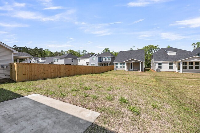Building Photo - Beautiful 3 bedroom 2.5 bathroom two story home available in North Charleston!