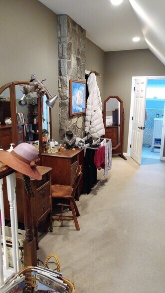 Building Photo - 83 Vernon St