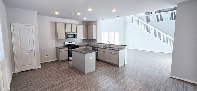 Building Photo - 10050 Pine Valley Ct