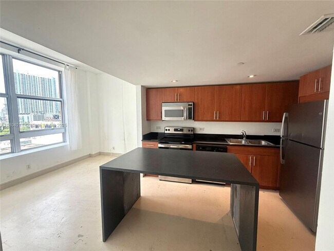 Building Photo - 111 E Flagler St