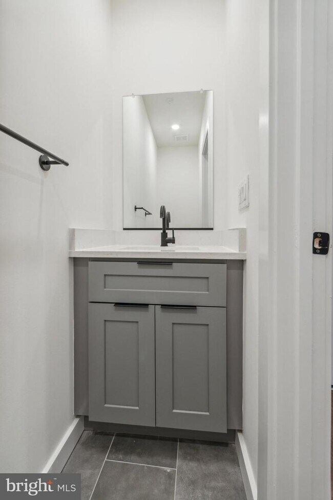 Building Photo - 6211 Woodbine Ave