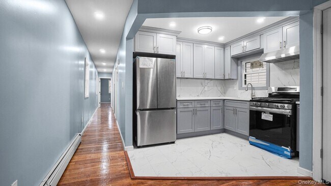 Building Photo - 164-35 109th Ave