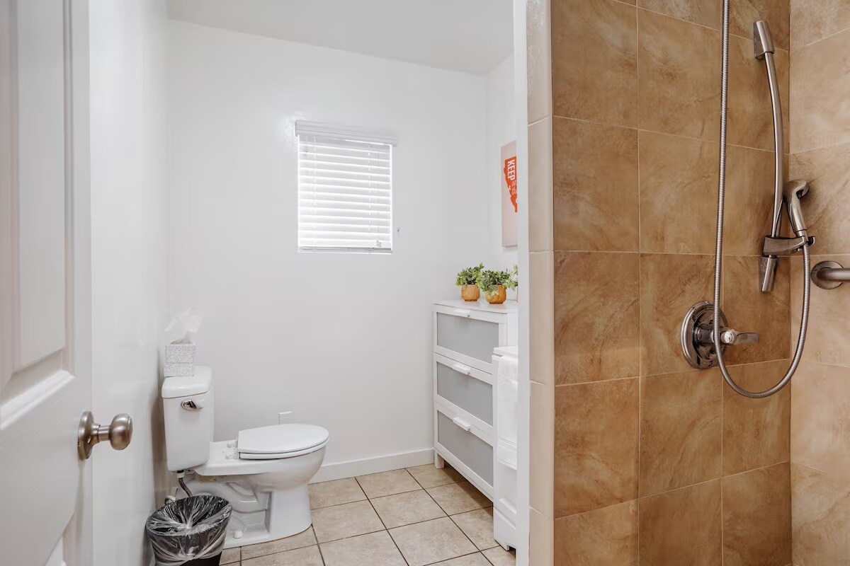 Building Photo - 1806 Washington Way