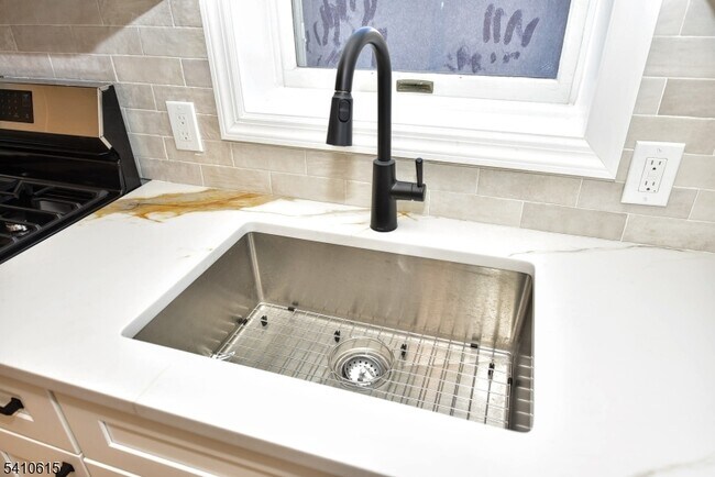 Building Photo - 383 Lafayette Ave