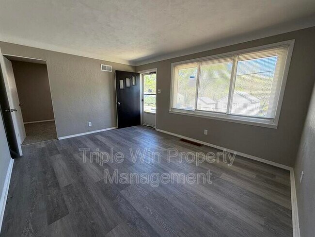 Building Photo - 24 Barto Dr