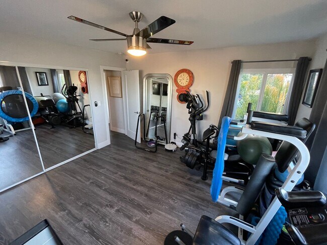 Building Photo - Newly Remodeled Home with HUGE Fenced Yard