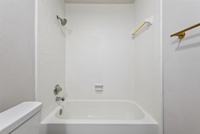 Building Photo - 5530 Oak Falls Dr