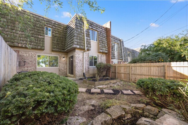 Building Photo - 3368 Montavesta Rd