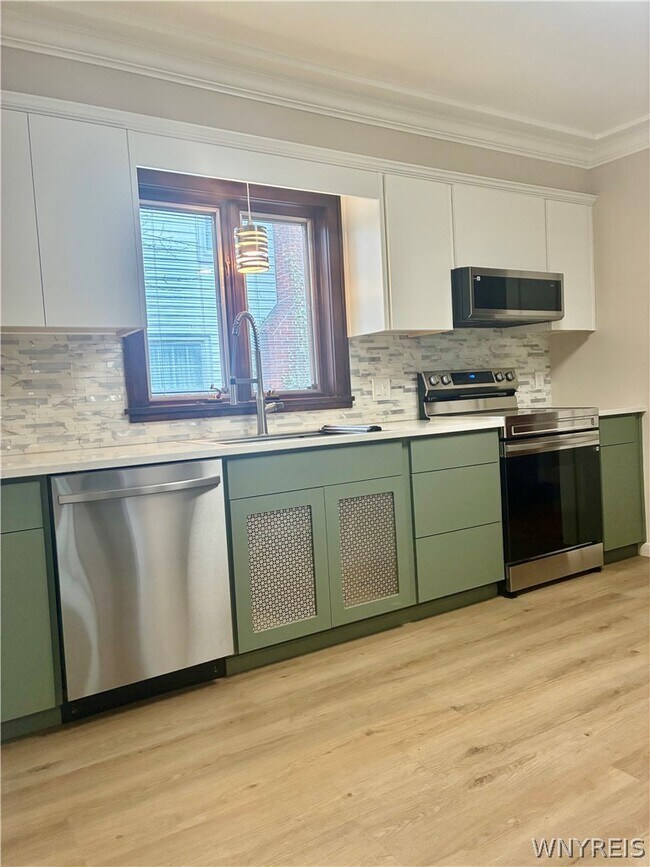 Building Photo - 385 Berryman Dr