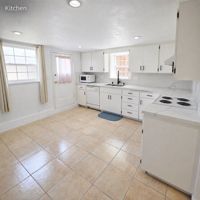 Building Photo - 3105 Alhambra Ave