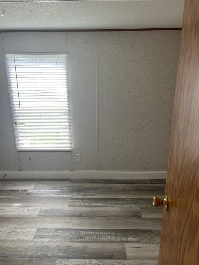 Building Photo - 2 bed 1 bath trailer in Hazlehurst GA