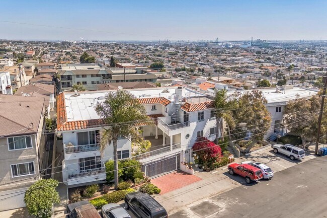 Building Photo - 760 W Hamilton Ave