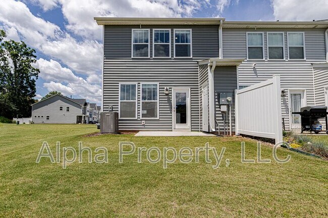 Building Photo - 30 Mardale Ln