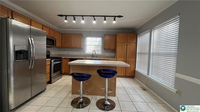 Building Photo - 1732 Pinewind Dr