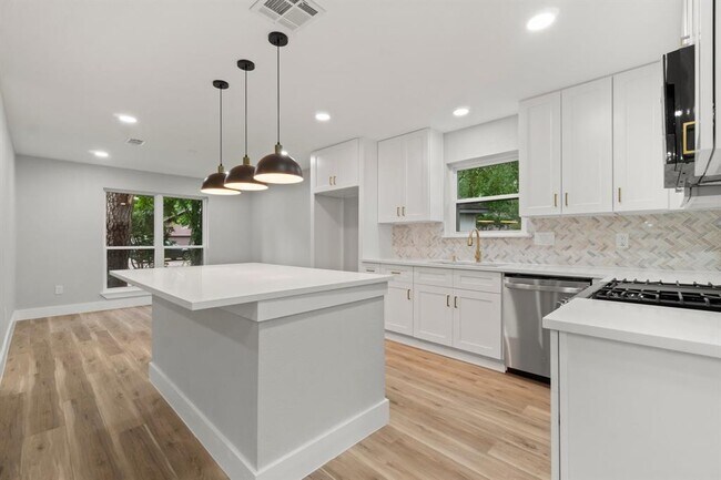 Building Photo - 9 Indian Cedar Ln