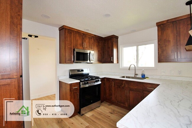 Building Photo - 9905 Merryhill Ln