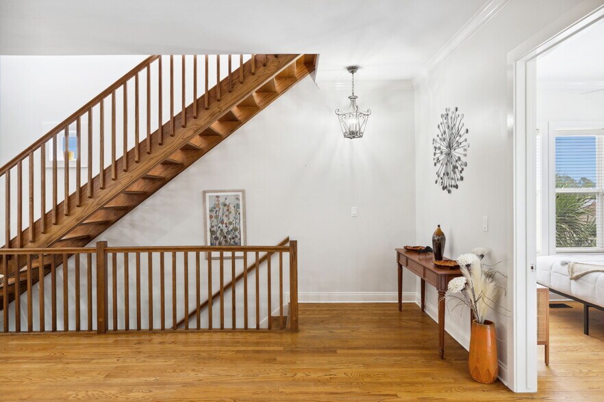 Building Photo - 6226 Thomas Dr