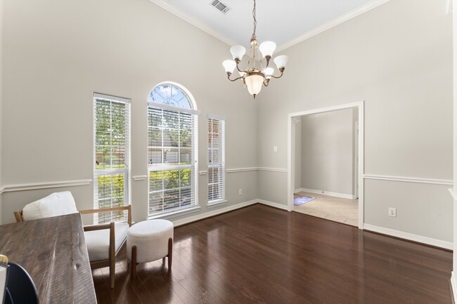 Building Photo - 16131 Woodbend Trail Dr