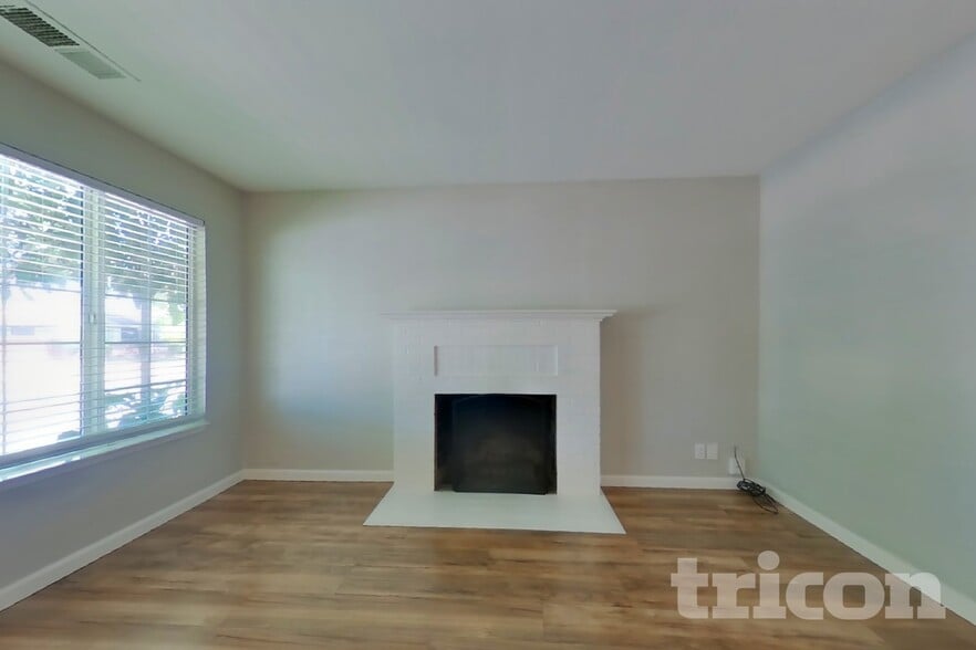 Building Photo - 5041 Whittier Dr