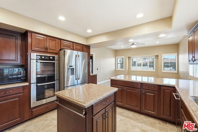 Building Photo - 6505 Beachview Dr