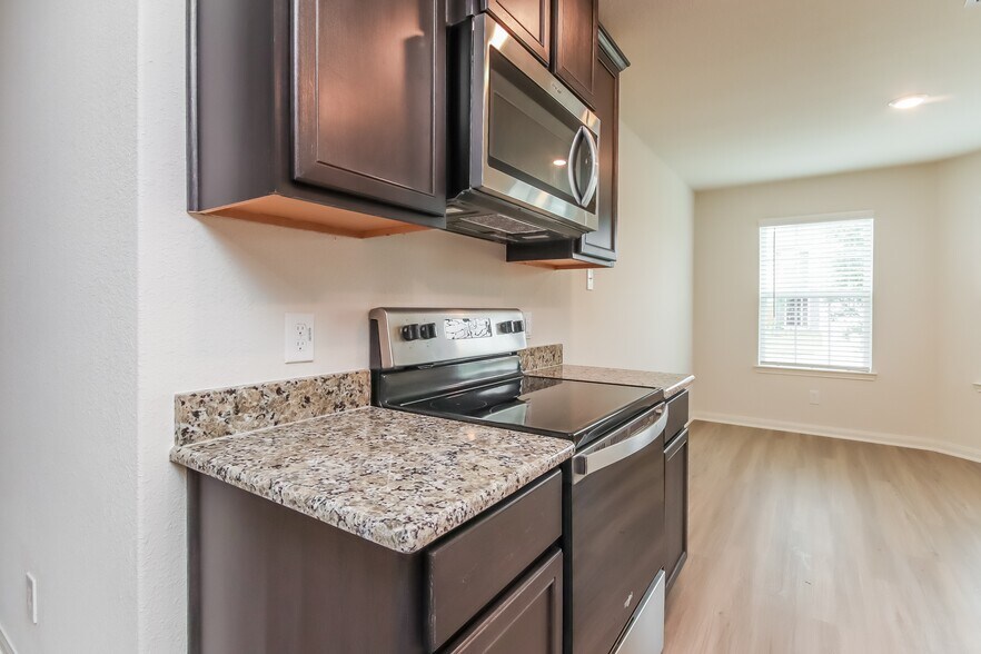 Building Photo - 8406 Rayburn Rd