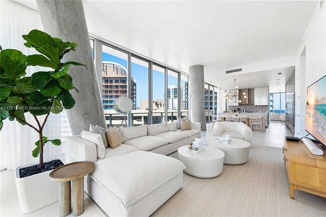 Building Photo - 2669 S Bayshore Dr