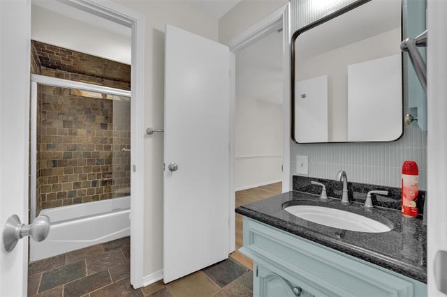 Building Photo - 9511 Robin Meadow Dr