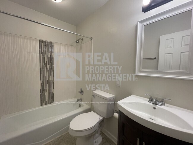 Building Photo - 443 Lacebark Dr