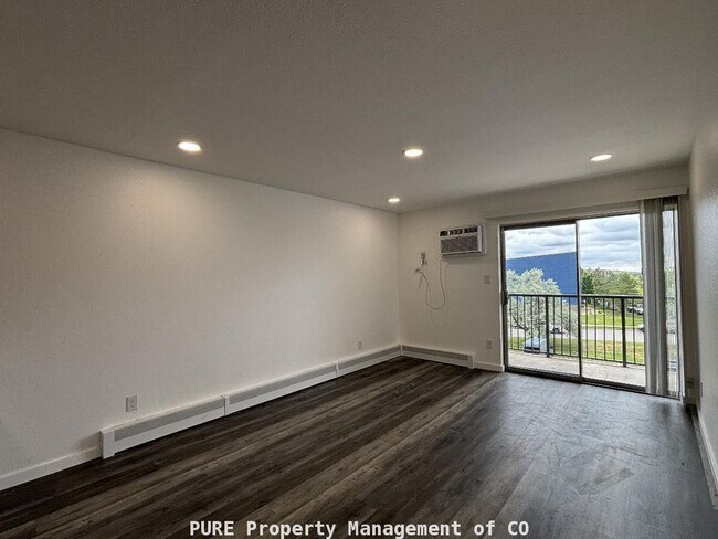 Building Photo - Updated 1 bedroom/1 bath condo!!