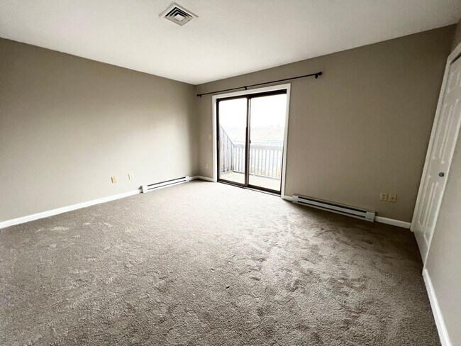 Building Photo - Rarely available Lake Vista Townhouse - en...