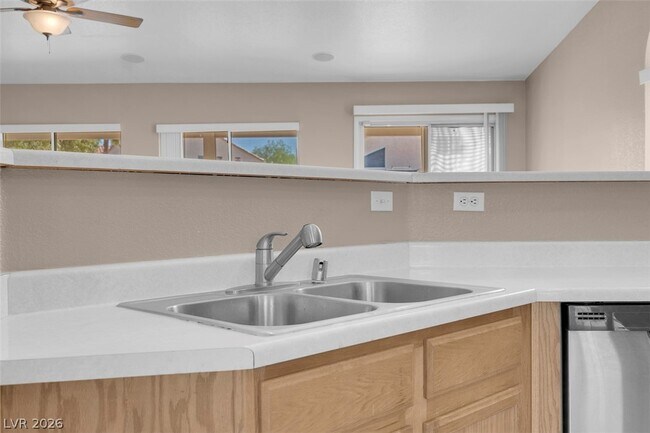 Building Photo - 2007 Mountain Sunset Ave