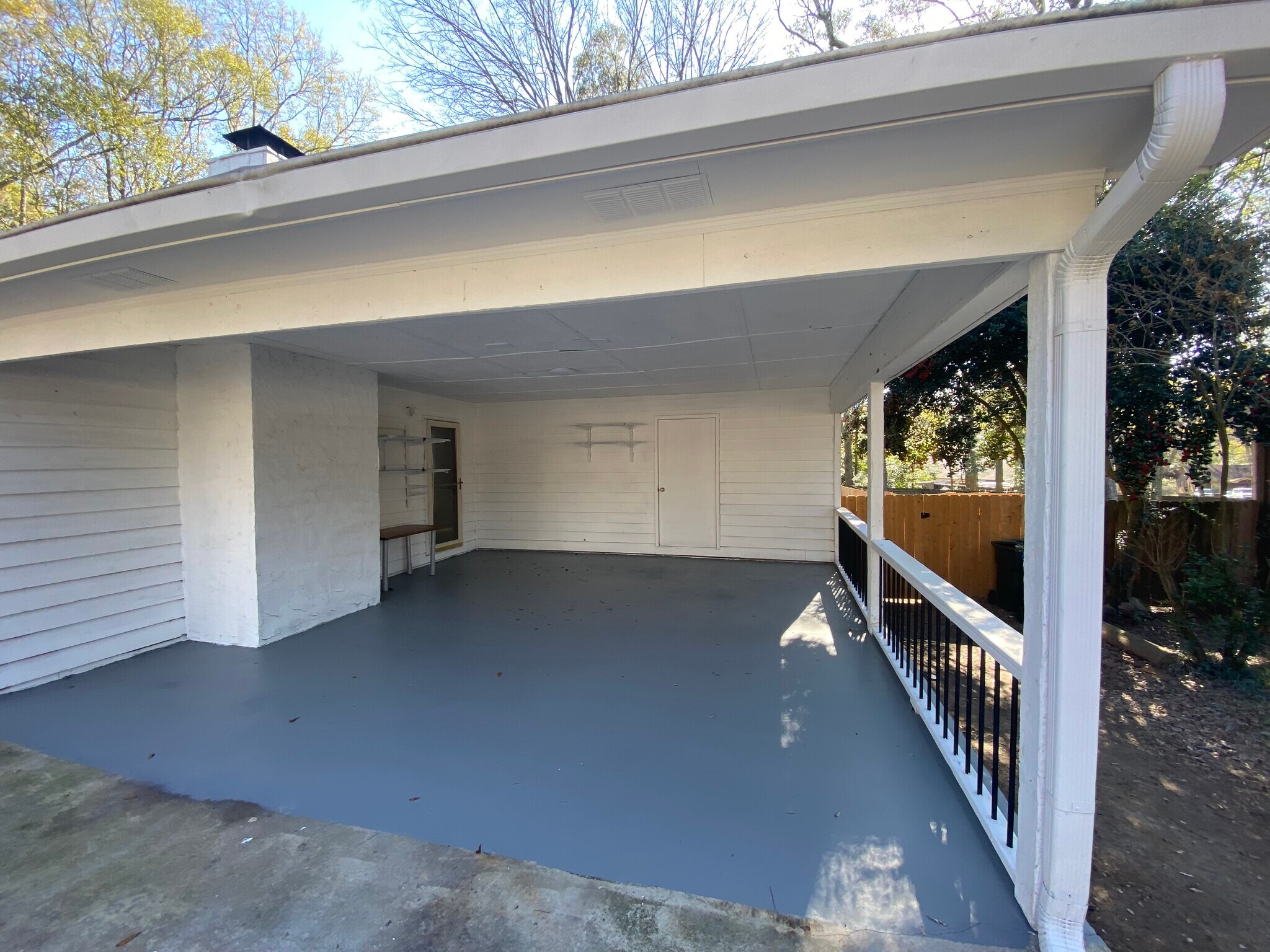 Building Photo - 1015 Eastview Rd NE