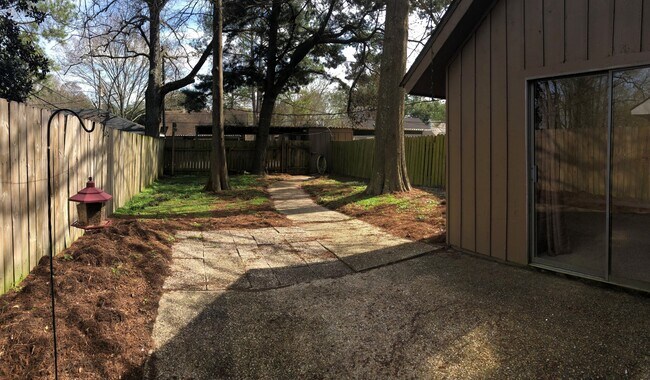 Building Photo - 1324 Sharlo Ave