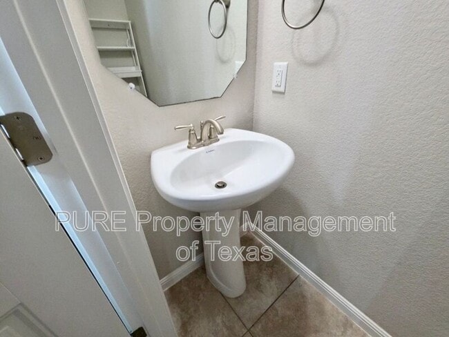 Building Photo - 13400 Briarwick Dr