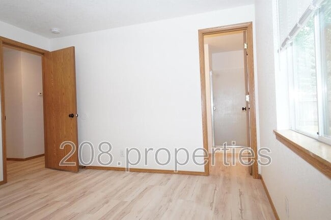 Building Photo - 3425 W Glenn St