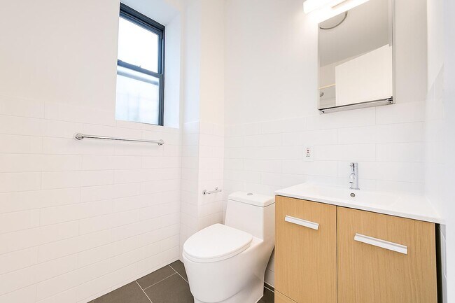 Building Photo - 605 W 137th St